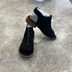Sofft New black leather zip sandal 8.5